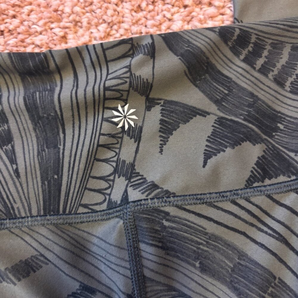 Athleta Womens Gray Palm Leaf Print Leggings Stash Pocket Size XSmall 23" Waist - Picture 3 of 5